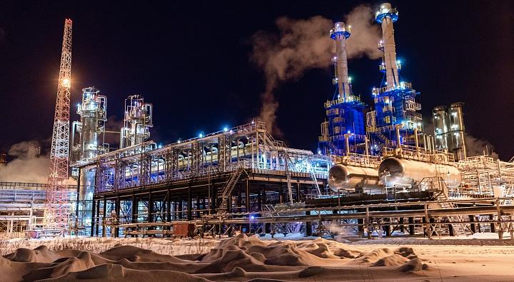 Сургутский ЗСК в 2022 году переработал исторический максимум нефтегазоконденсатной смеси — 11 млн тонн.